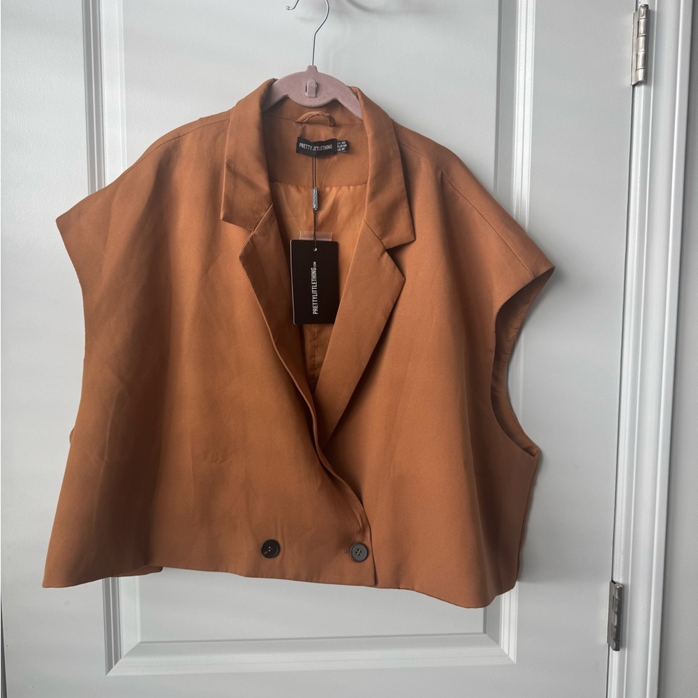 PrettyLittleThing Camel Sleeveless Cropped Blazer 26 NWT